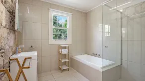 A beautiful combination of old and news in this 4 bedroom cottage - Image 4