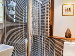 4 bedroom accommodation in Alvechurch - Image 4