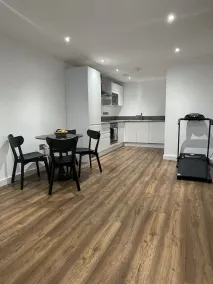 Luxury 2-Bed Apartment in Manchester with parking - Image 5