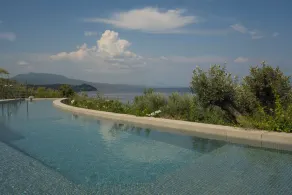 Luxury Villa with Private Swimming Pool & Sea View - Image 2