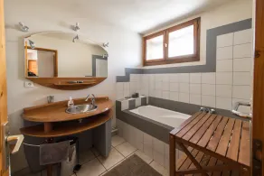 House 8 people comfortably 150m from the slopes - Linen included - Image 2