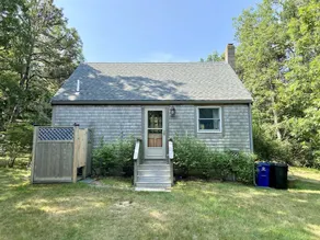 Private cottage nestled in center of the Vineyard - Image 4