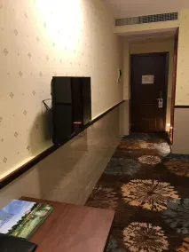 Good East Hotel - Image 2