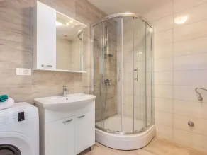 Charming Villa in Dramalj with Hot Tub - Image 4