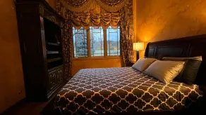 Delightful 4 bedroom ranch with poolside kitchen - Image 5