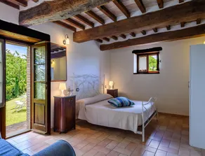 Flat on a farm with swimming pool and many activities - Image 3