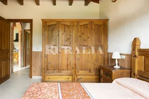 House with private garden and barbecue, pets are allowed, shared pool - Image 5