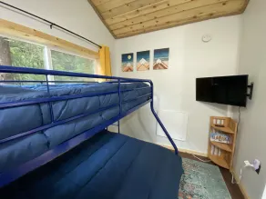 Cute & Cozy Tiny House in the Woods - Image 4