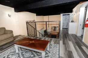 Cozy Home in mid valley, 3 minutes away from outlets. - Image 2