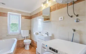 3 Bedroom Gorgeous Apartment In Muntic - Image 4