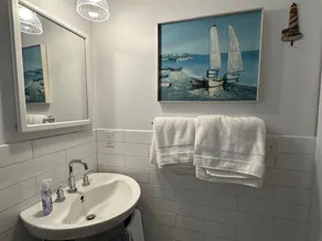 Updated Guest House  in Beaufort Historic District--Walkable to Front Street! - Image 5