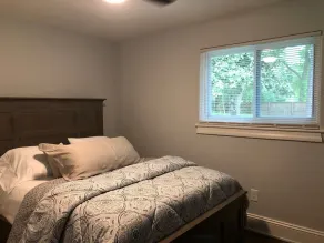 HICKORY HOUSE 4 SHORT AND LONG  TERM RENTAL  - Image 3