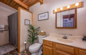 \"Shine Ridge\"-Cabin w/ Views, hot tub and mins to Attractions - Image 3