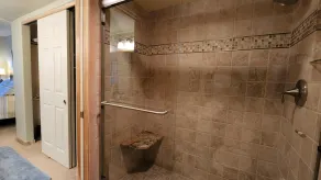6th Floor Condo with Amazing Lake and Mountain Views! - Image 5