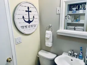 NAUTICAL NESTING @ HERZ von DOWNTOWN SAUGATUCK w / SAISONAL POOL & HOT TUB ACCESS - Image 3