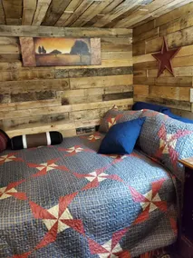 Delightful Tiny Cabin - Image 4