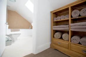 Stone Built Cottage with Large Enclosed Garden & Private Lake Area - Image 3