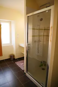 Pretty renovated farmhouse - Image 5