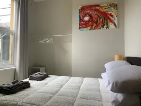 Central 2 bed flat with off street-parking - Image 5
