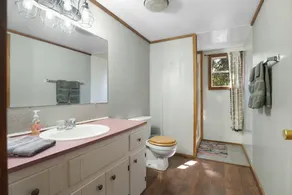 The Magnolia — A River-View Bungalow with Hot Tub - Image 4