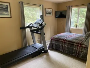 Secluded and beautiful Mendenhall Valley retreat just 2.8 miles from the glacier - Image 4