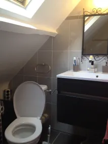 Charmigt gammalt lugnt hus med trädgård - by och hav till fots - Image 5