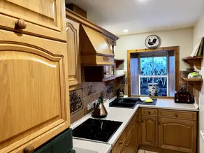 Semi Detached Cottage Sleeps up to 4 guests in 2 bedrooms - Image 5