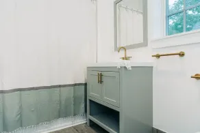 Beautiful 3-Bed 2.5 bath in downtown Freeport - Image 4