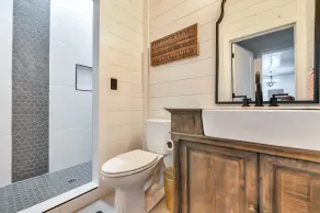 Inspiration Lodge: Charming luxury farmhouse w/ Pond Views- Sleeps 20 - Image 3