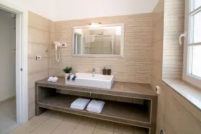 Attractive villa with stunning weiw on sea/pool/landscape -Best offer in July - Image 3