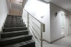 1 Bedroom Guest House, 10 mnts from Tunjungan Plaza - Image 2