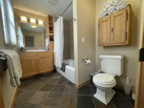 Cheerful 2 Bdrm / 1.5 Bath Pearl St. Condo - Image 4