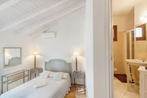 2 km from Porto Cervo, with panoramic terrace, garden, WiFi, parking, A/C - Image 5
