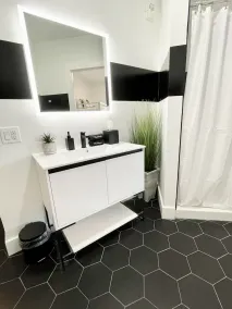Modern 2BR Indoor Pool Near NYC & MetLife - Image 3