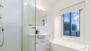A fully self contained townhouse that offers sensational ocean views. - Image 2
