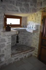 Stone holiday house in the heart of the village of Bertholène - Image 2