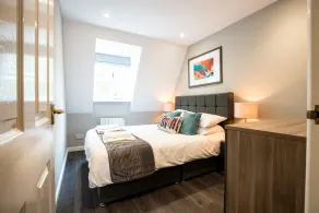Beautiful central apartment with parking - Image 3