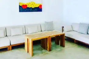 Cheerful beachside villa in tropical paradise - Image 4
