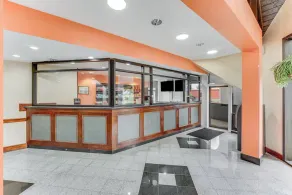 Red Carpet Inn & Suites - Image 4