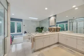 NEW LISTING : SOUTHAMPTON PRIVATE HOME!! - Image 4