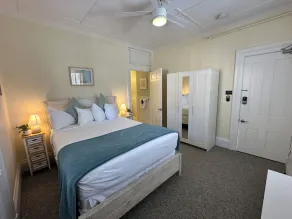 Bright & Sunny 1 Bed/ 1 Bath/ Dog Friendly on Historic Spring St, can't beat the location! - Image 5