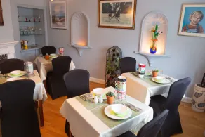 OYO Elmcroft Guest House - Image 2