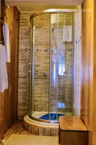 Spacious contemporary Studio Apartment with swimming pool 5 mins walk from beach - Image 2