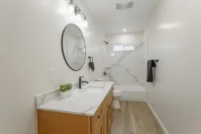 5 min walk from UOP & Miracle Mile- Updated home with master suite! - Image 3