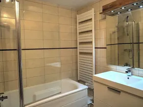 Cosy 3 bedroom chalet just 20m from the piste and the Vanoise Express - Image 3