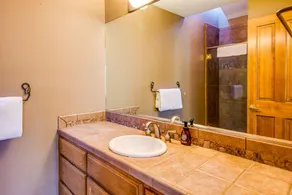 BLUE10 - Luxury Retreat, Sleeps 16, Hot Tub, Sun Room w/Games, Wood Fireplace - Image 5