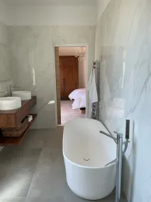 Newly renovated Maison from 1920 with 2,8 hectar private park and pool - Image 4