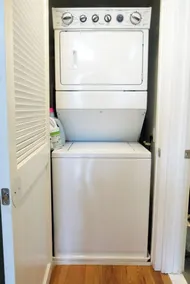 3BR Beautiful Remodeled Victorian w/ Beach Locker - Image 2