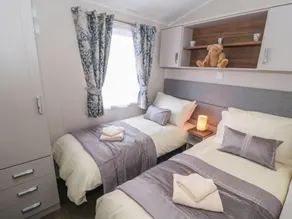 ROSE LODGE, pet friendly, luxury holiday cottage in Staithes - Image 4