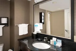 Best Place to Unwind! Free Breakfast, Indoor Pool, Pets Allowed, Free Parking! - Image 5